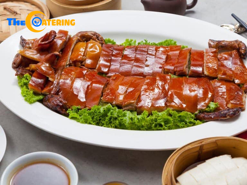 Món heo sữa quay thơm ngon và đặc biệt với công thức đặc biệt chỉ có riêng tại Thecatering